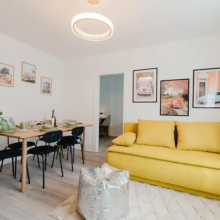 Zentrales Kaefer Apartment, Kueche, Parkplatz, Balkon Apartment