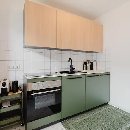 Zentrales Kaefer Apartment, Kueche, Parkplatz, Balkon Apartment